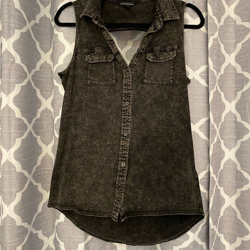 denim wash sleeveless top